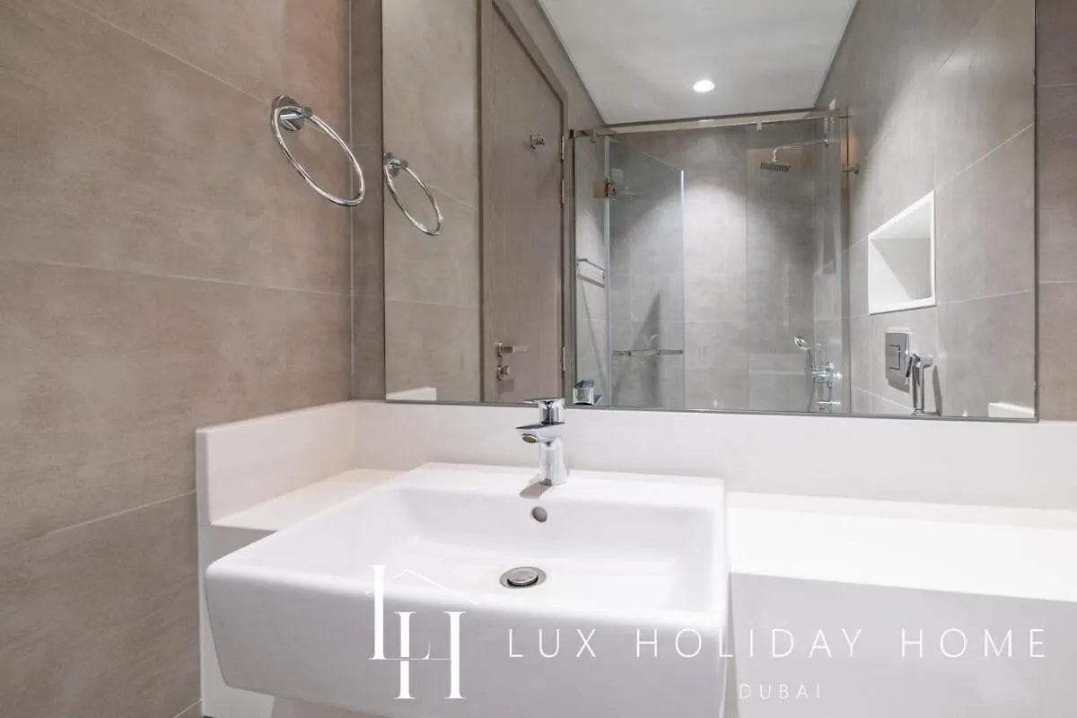 Lux The Burj Khalifa Lagoon View Suite 3 Dubai