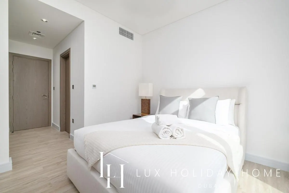 Lux The Burj Khalifa Lagoon View Suite 3 Dubai Apartment